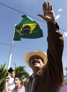 Retorno de Zelaya reacende protestos em Honduras